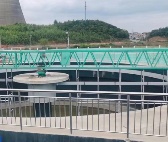 生化池空气管廊盖板铺设